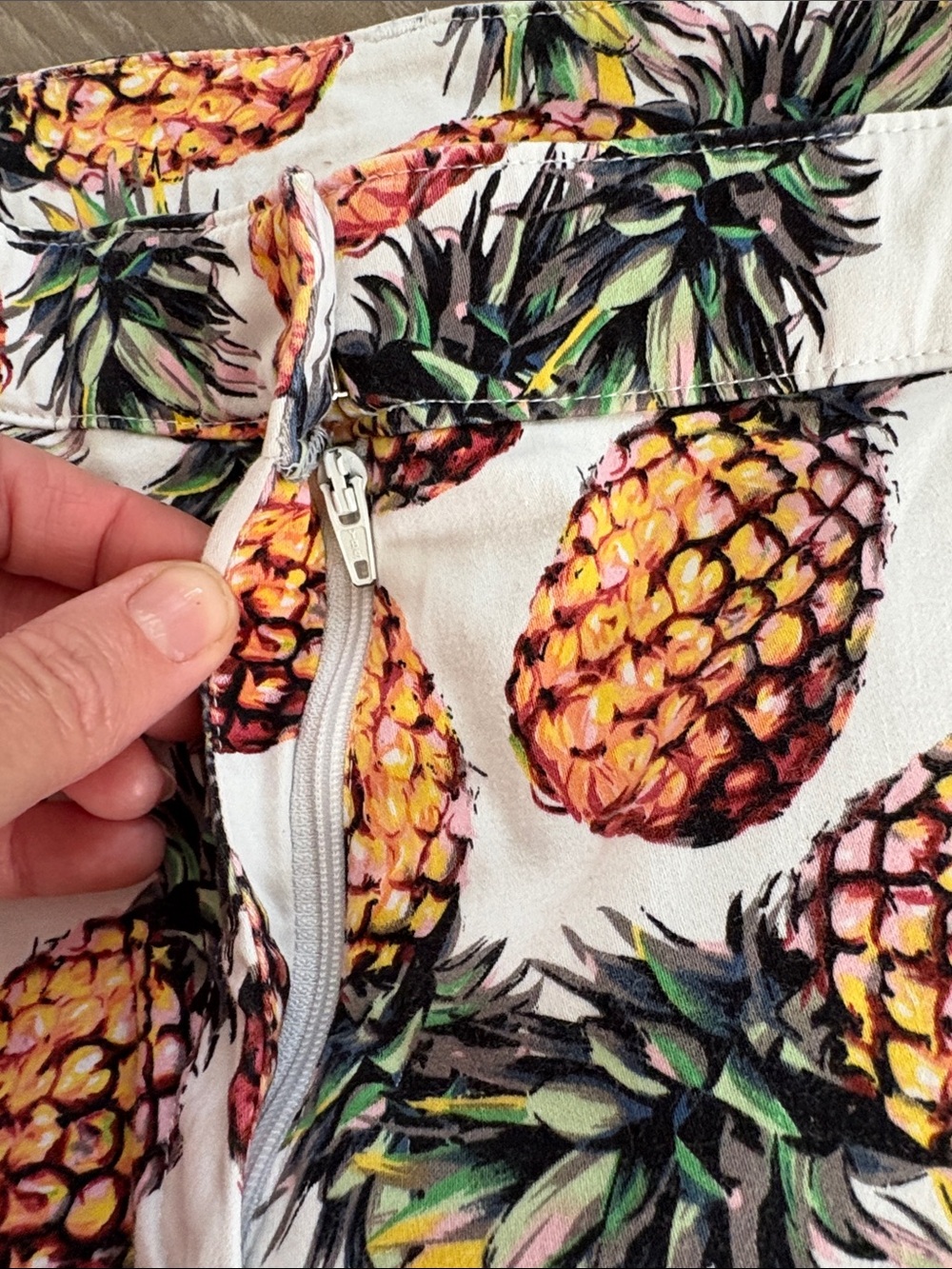 Nicole Miller lightweight cotton Pineapple Print Women’s Summer Shorts Size 10 - Picture 4 of 7